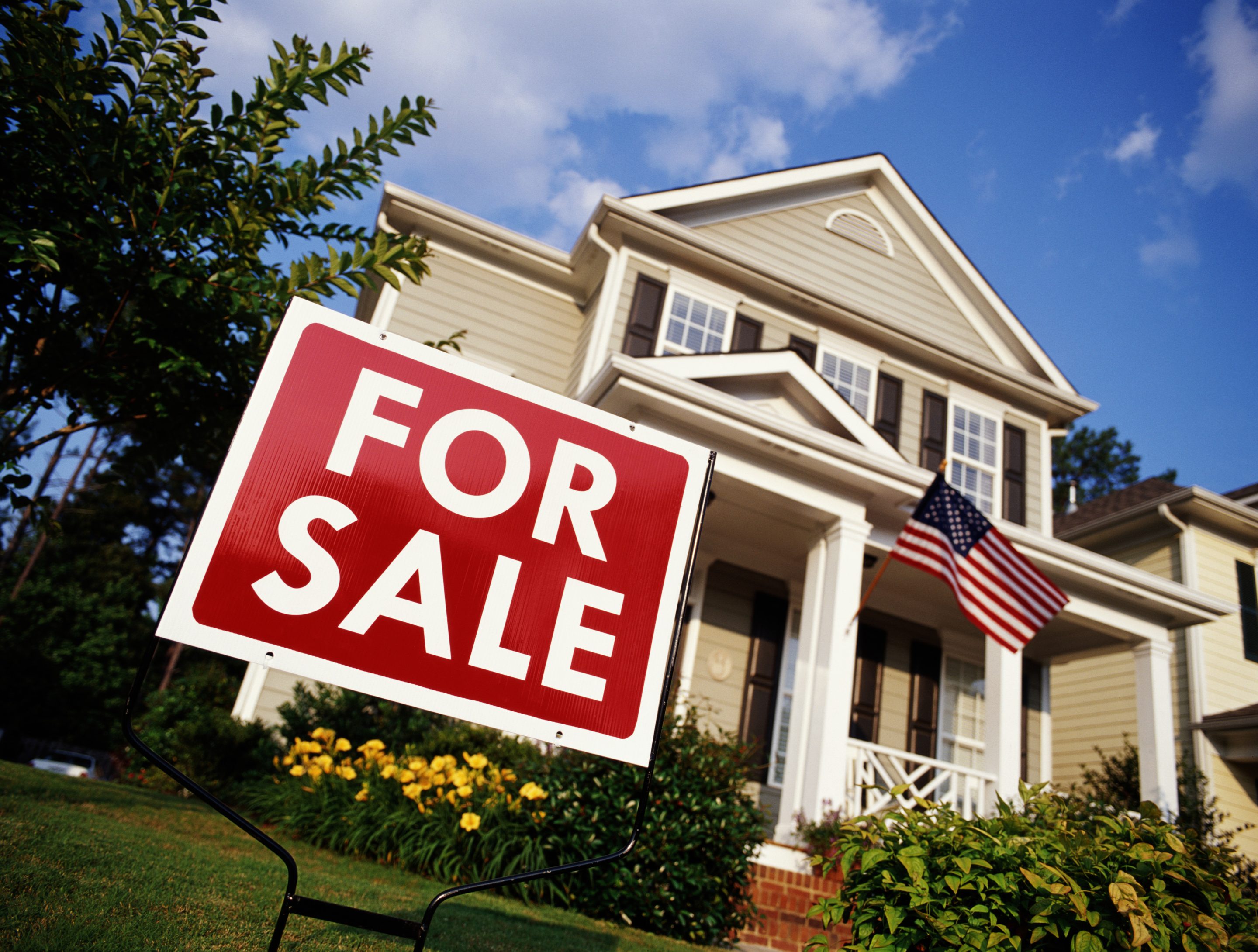 fortune.com - Alex Veiga - The housing market just split in two: Prices are falling out West and soaring in the Northeast