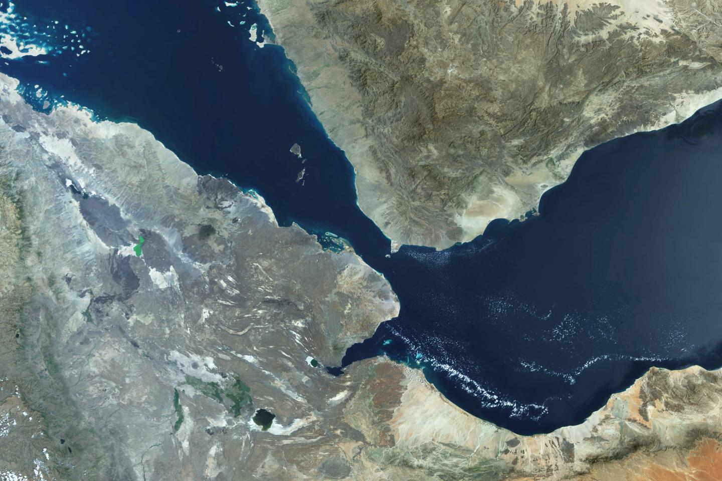 Shipping transits slow to a trickle as Strait of Hormuz faces “worst-case scenario” 
