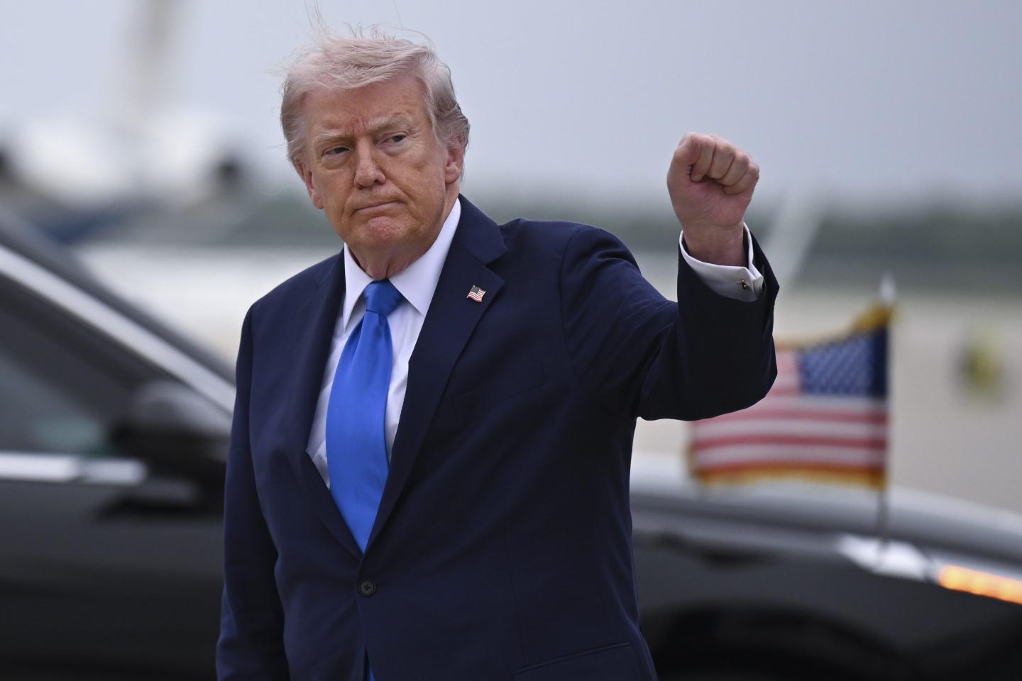 Close to a million investors of the Trump memecoin lost a collective $3.8 billion, even as the president disclosed $636 million in earnings