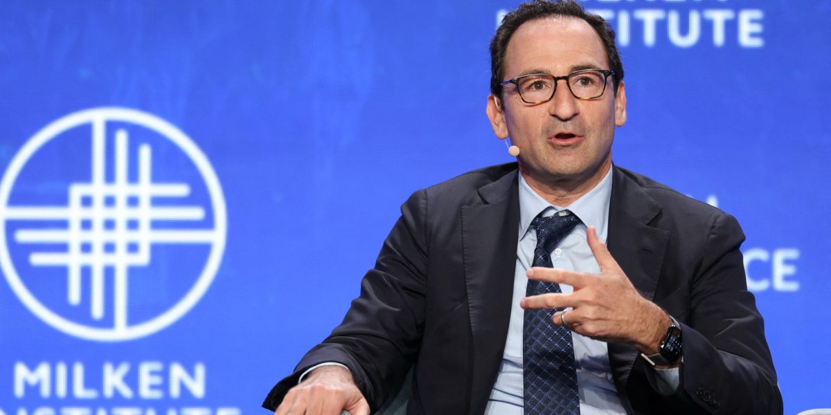 Blackstone’s president tells Gen Z that just being nice could land them a promotion because ‘people want you to win if you treat them in a good way’
