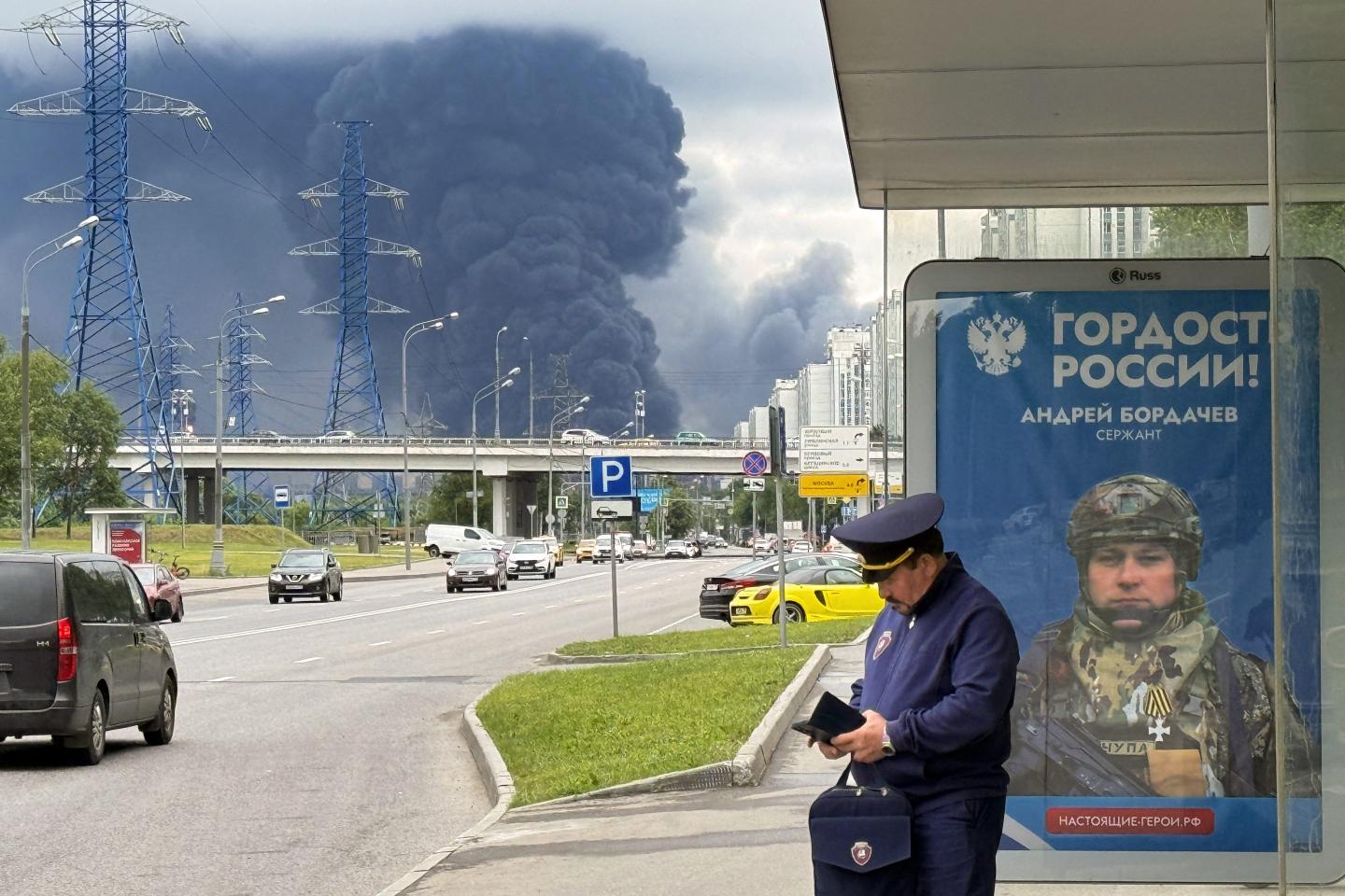 Russia’s economy is an ‘illusion’ built on debt, and a banking crisis is ready to explode, intel report says, while the Kremlin may seize pensions