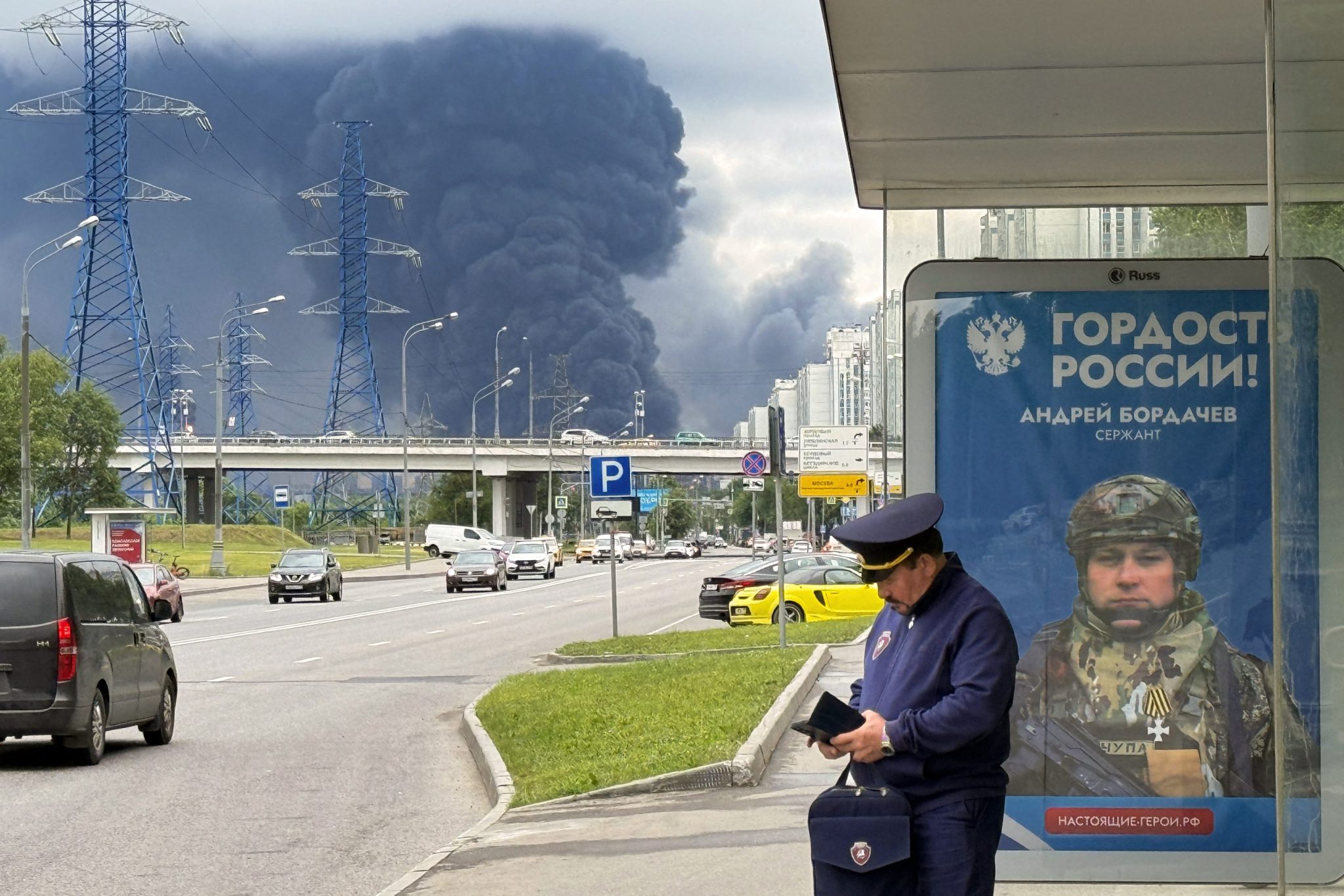 Russia’s economy is an ‘illusion’ built on debt, and a banking crisis is ready to explode, intel report says, while the Kremlin may seize pensions