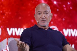 Bezos’ Blue Origin is raising outside capital for the first time to compete for NASA contracts as rival SpaceX’s stock falters