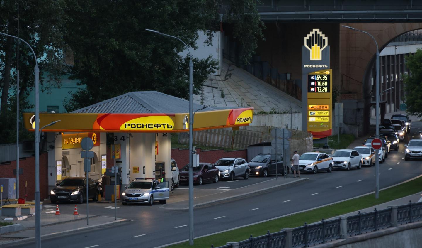 Russia’s fuel crisis is so bad that a mom and her baby waited in line for 18 hours to get gas — ‘Are we in the Soviet Union?’