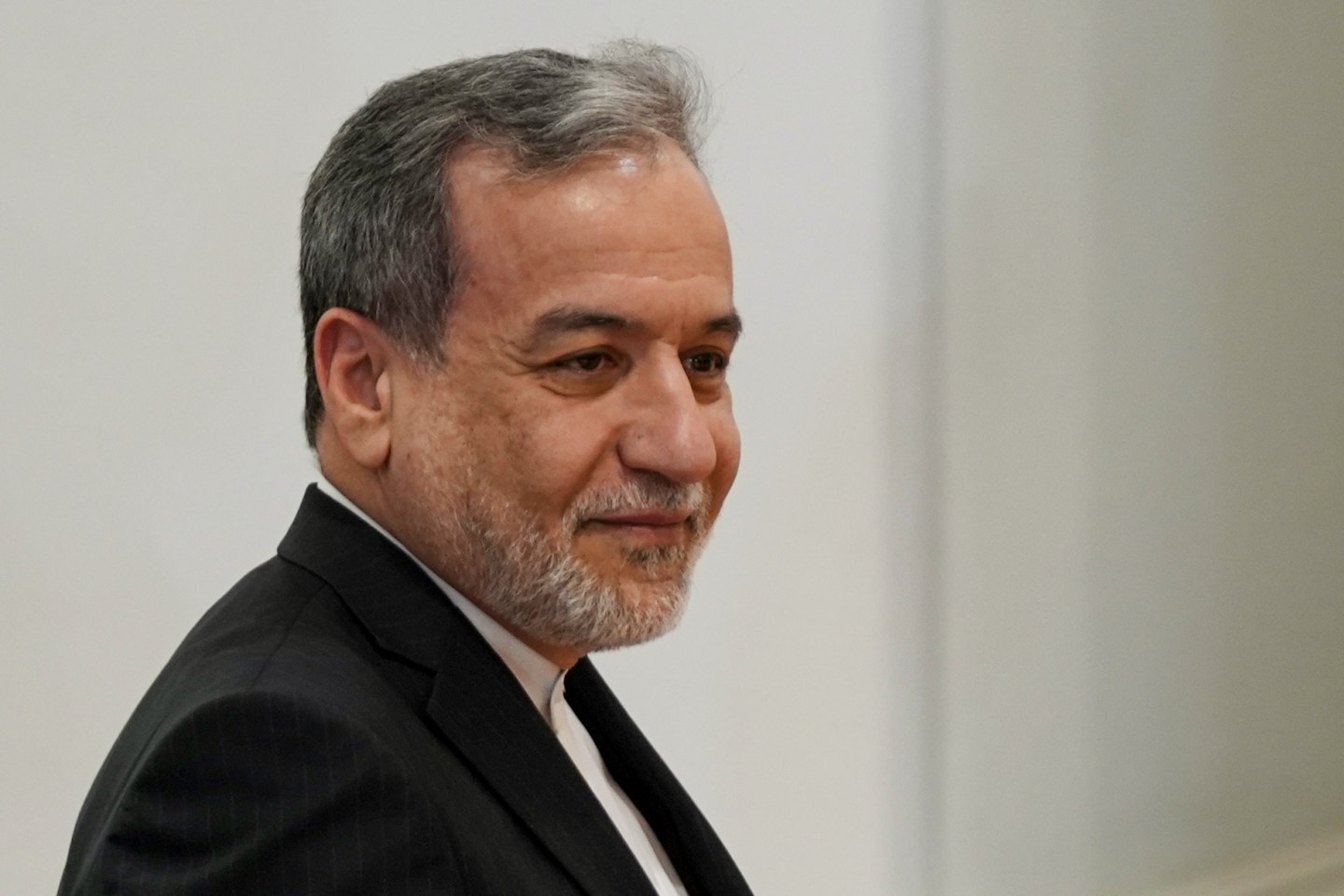 U.S. launches new strikes on Iran while Tehran mocks Trump’s reversal on charging for Hormuz transits — ‘20% is of course too much. We will be fair’