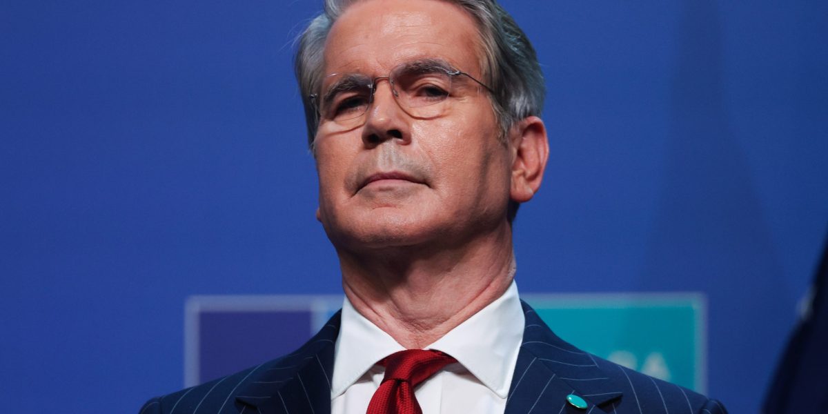 Treasury walks a tightrope on US debt by relying on short-term rates that are at the Fed’s mercy Treasury walks a tightrope on US debt by relying on short-term rates that are at the Fed’s mercy
