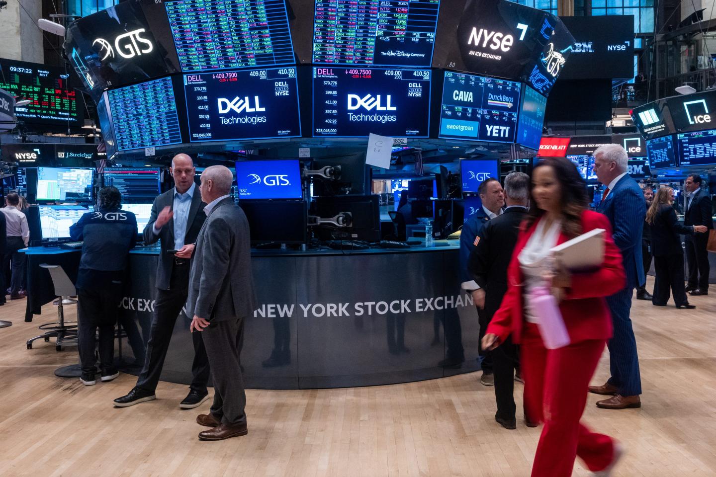 AI’s productivity gains are years away, but if it doesn’t deliver, it could make unsustainable debt levels even worse, Deutsche Bank economist says