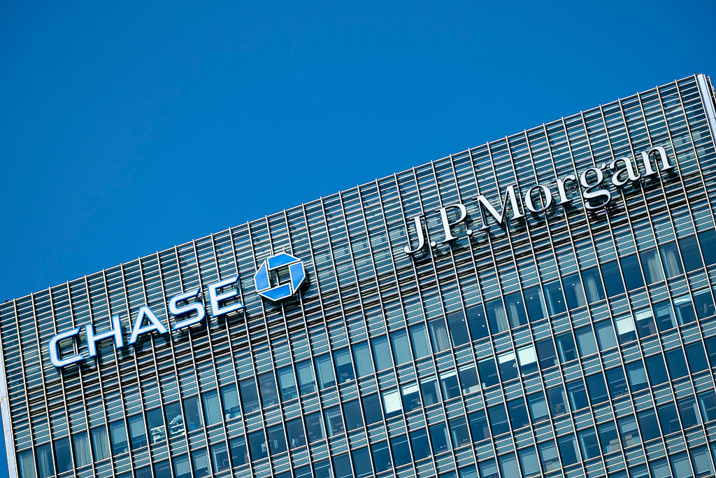 Building with Chase/J.P.Morgan signage