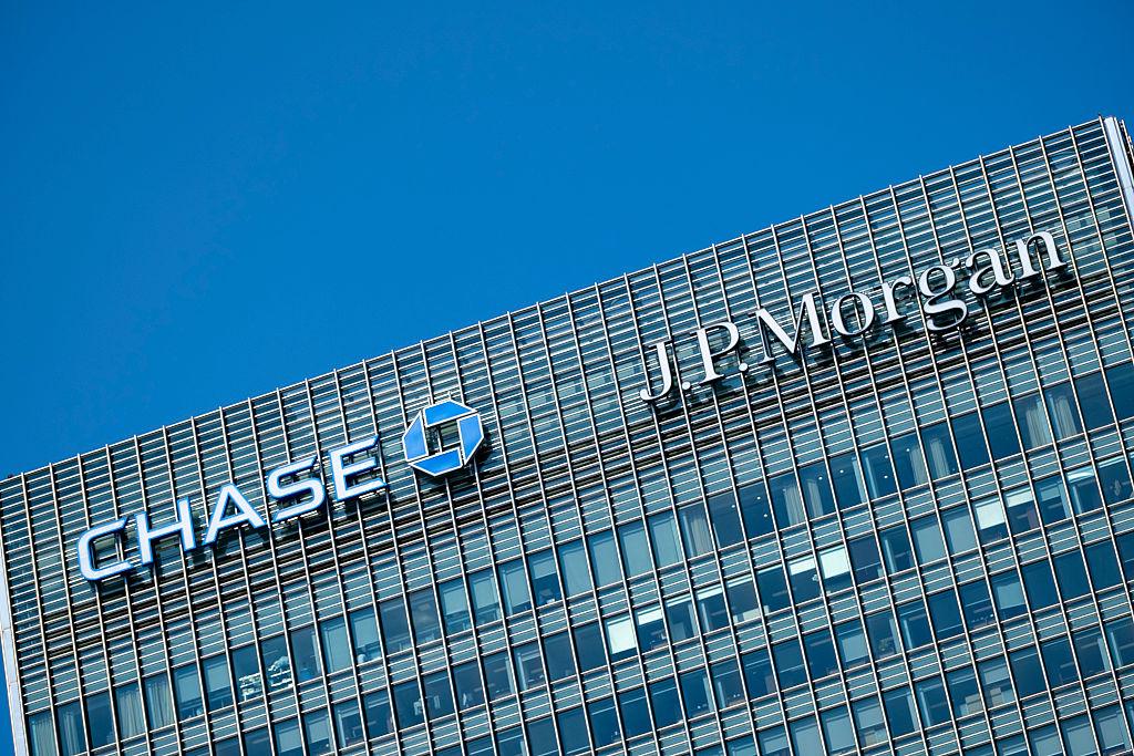 Building with Chase/J.P.Morgan signage