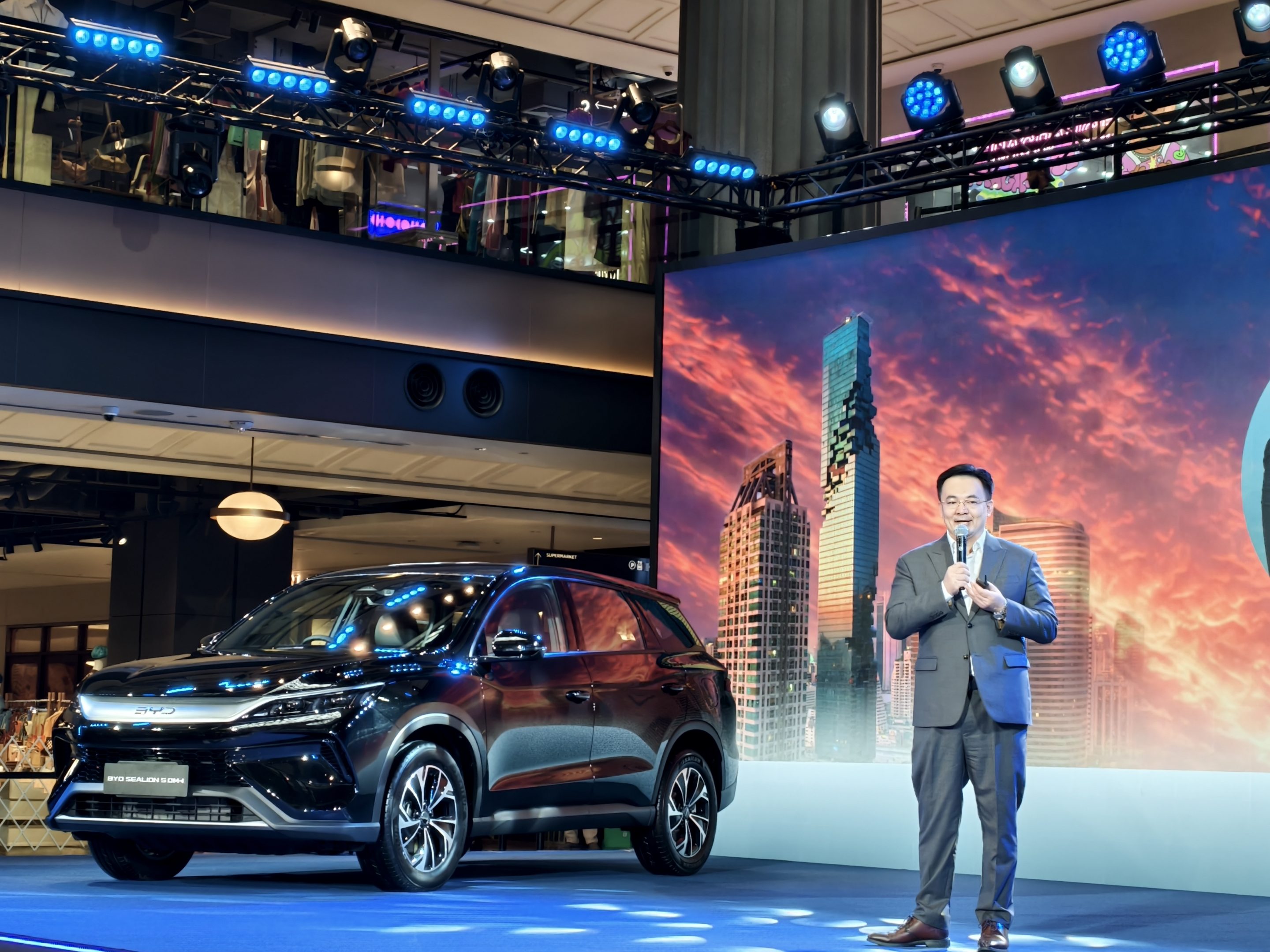 fortune.com - Philipp Kampshoff - China's auto industry is faster, cheaper and better. Here's how the West can close the gap