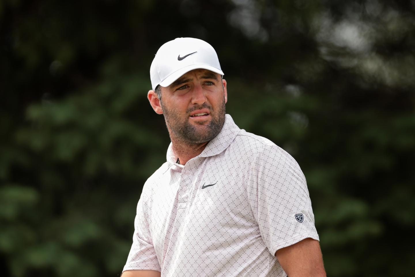 Golfer in white hat