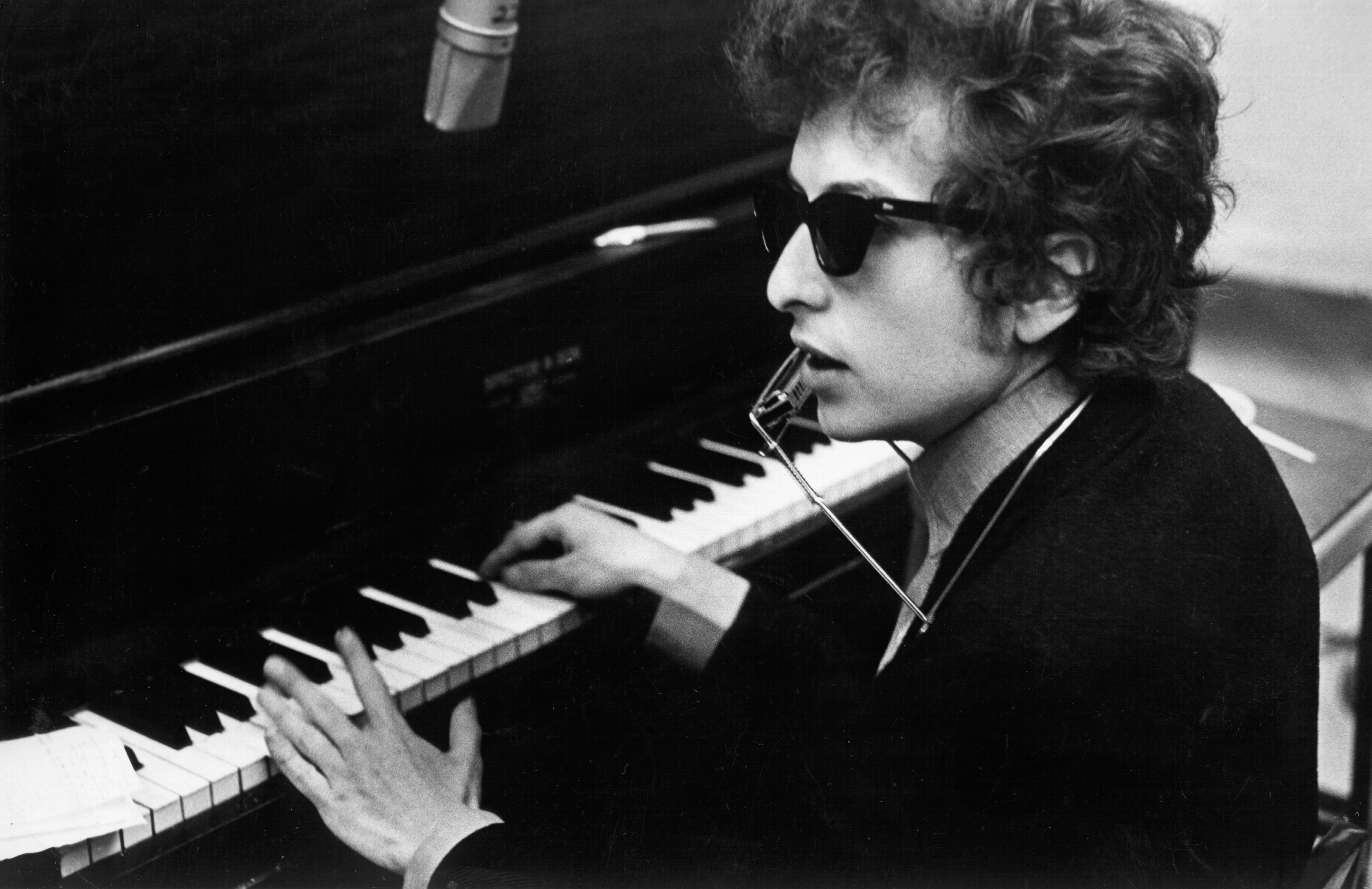 fortune.com - Ted Olson - The 1964 box set that predicted Dylan going electric - and still explains American music today