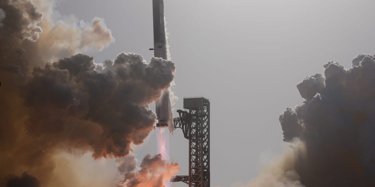 SpaceX races toward Musk’s $1 trillion dream—just as insiders can start selling