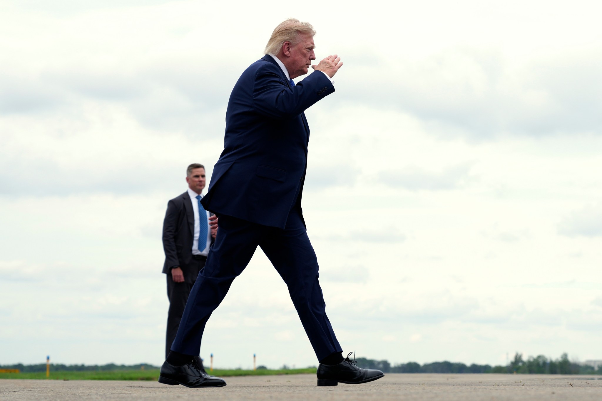 Trump called his own housing bill a ‘yawn.’ Now he’s heading for a west coast tour with a 32% approval rating on the economy