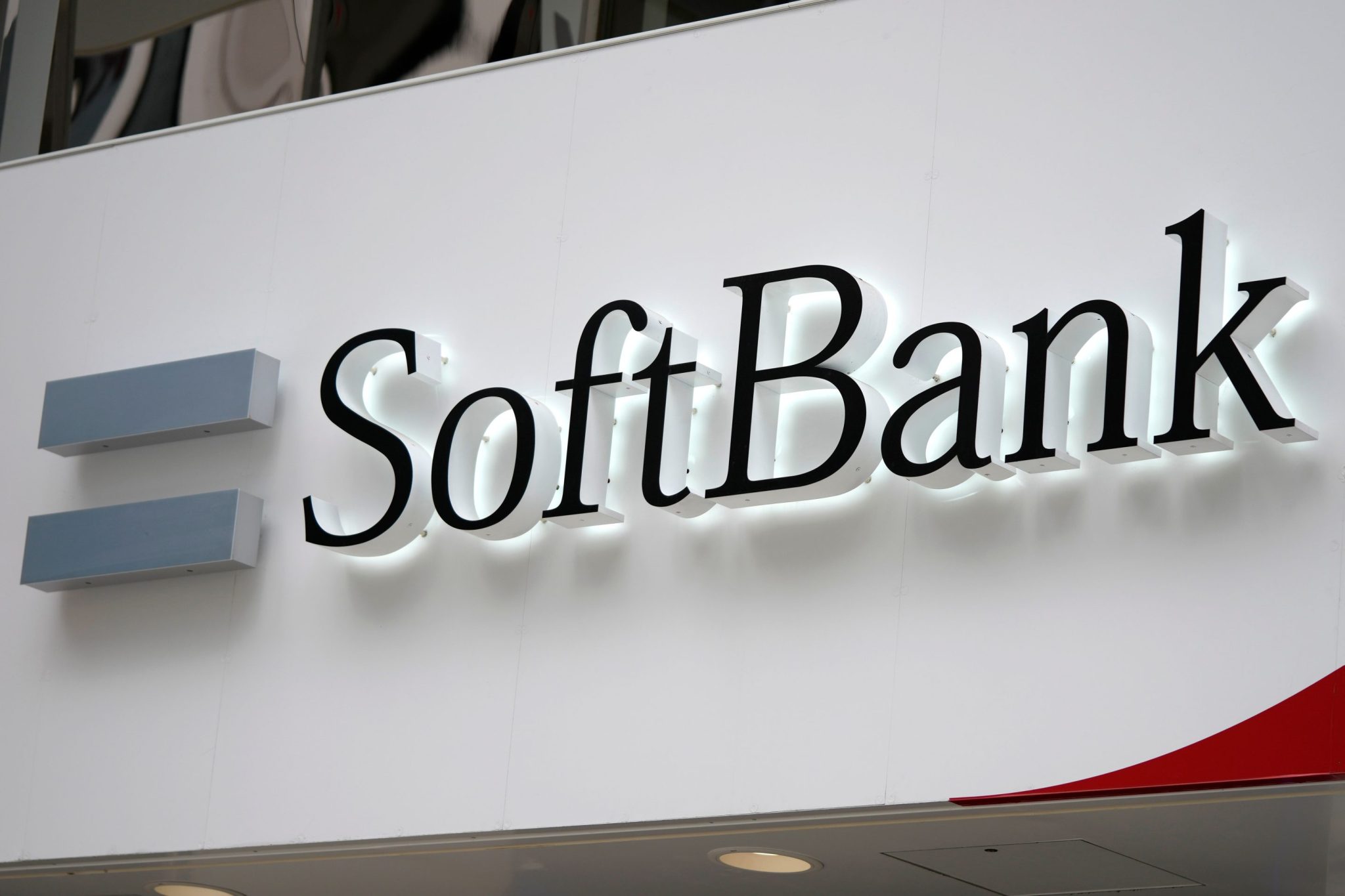 SoftBank profits drop 18%, stock falls 4% in Tokyo