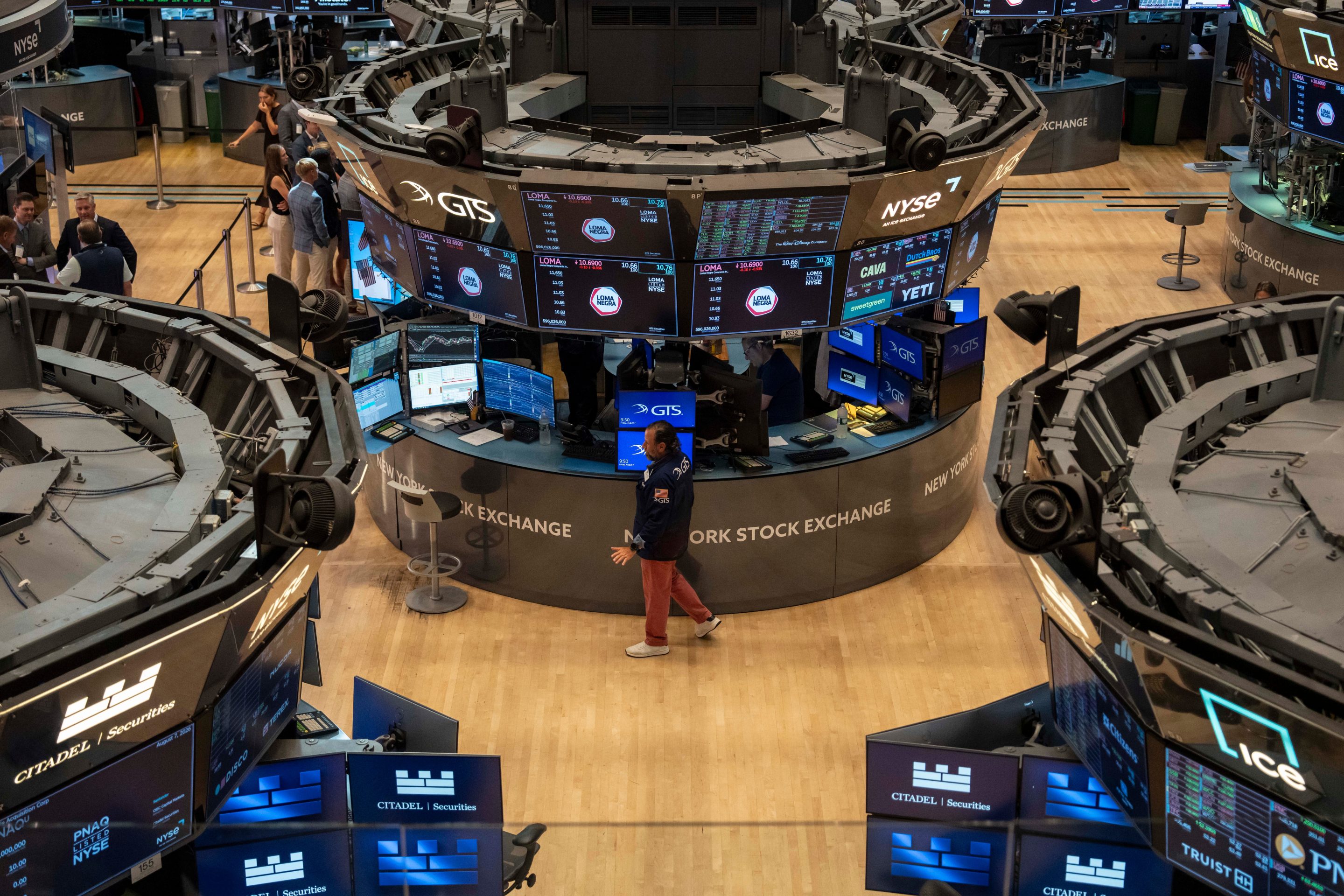 fortune.com - The Associated Press - Earnings from top retailers will give Wall Street more clues on the housing market and how consumers are grappling with inflation