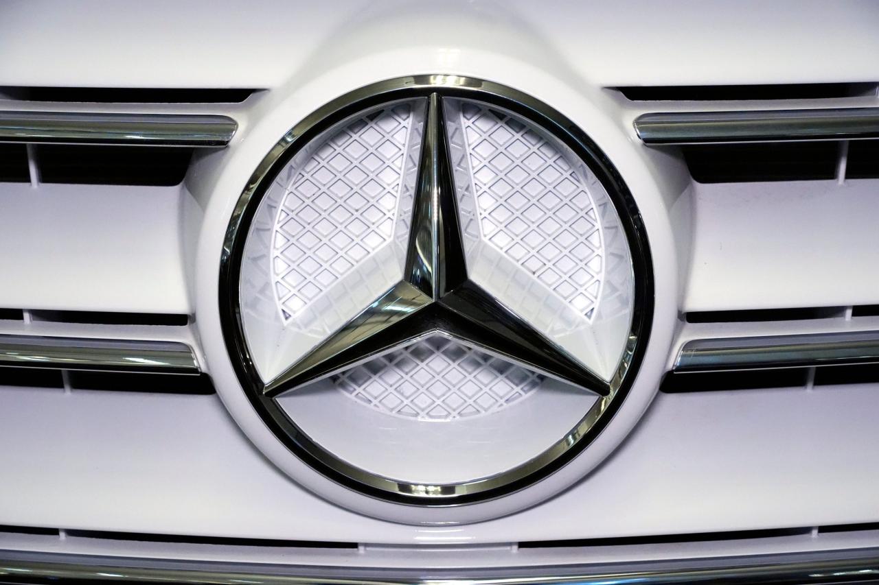 Drivers of Mercedes AMG cars claim front-seat logo gets so hot that it ...