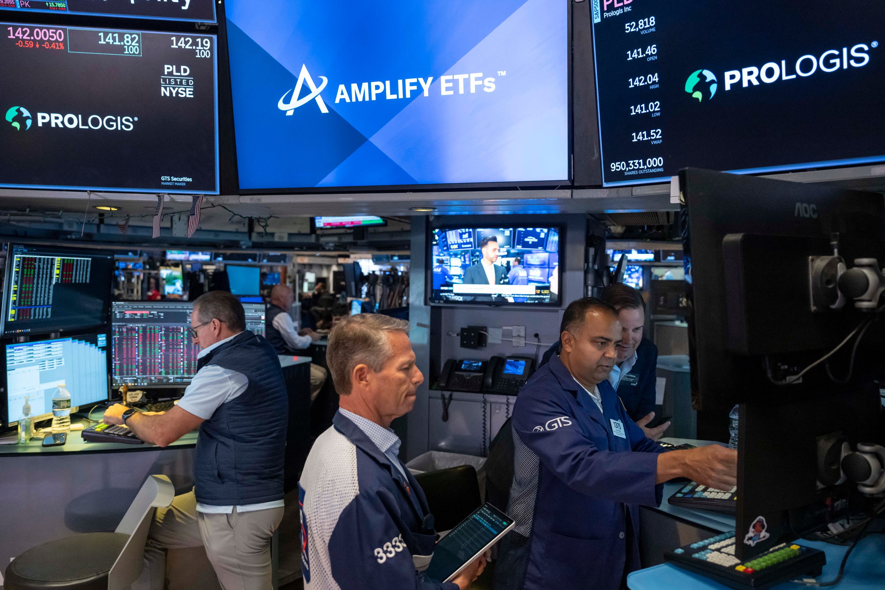 Oil prices rise, stocks fall as U.S. strikes on Iranian sites in Strait of Hormuz push Brent crude to $90.91; gasoline tops $4 daily in August for first time