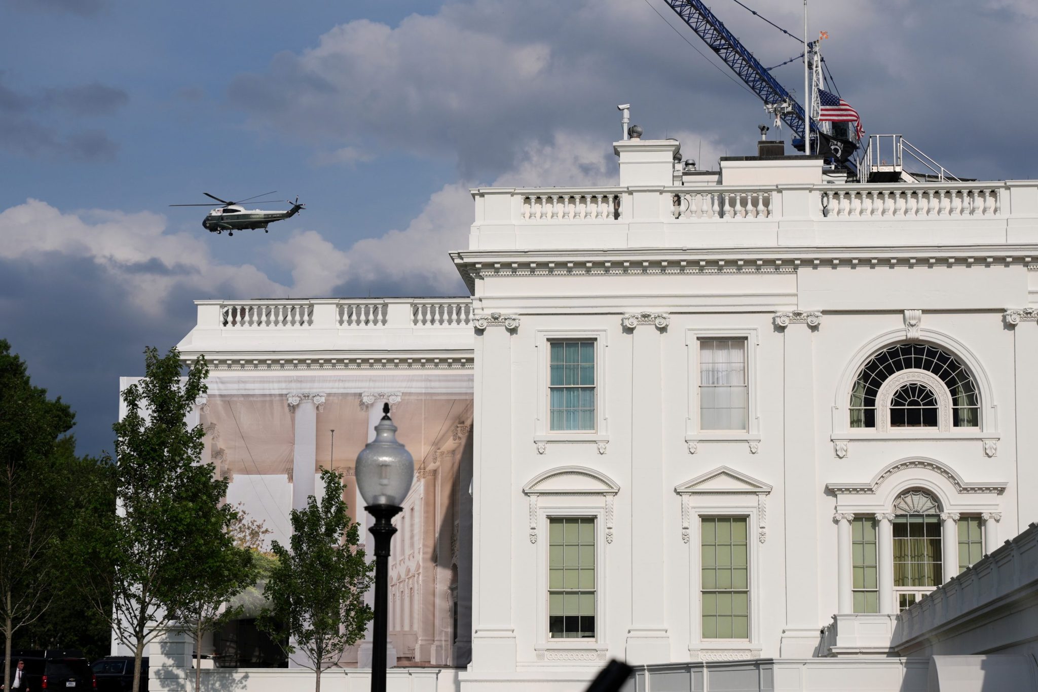 Former White House teleprompter operator must turn over more than $100,000 in profits and pay a $65,000 fine in insider trading settlement