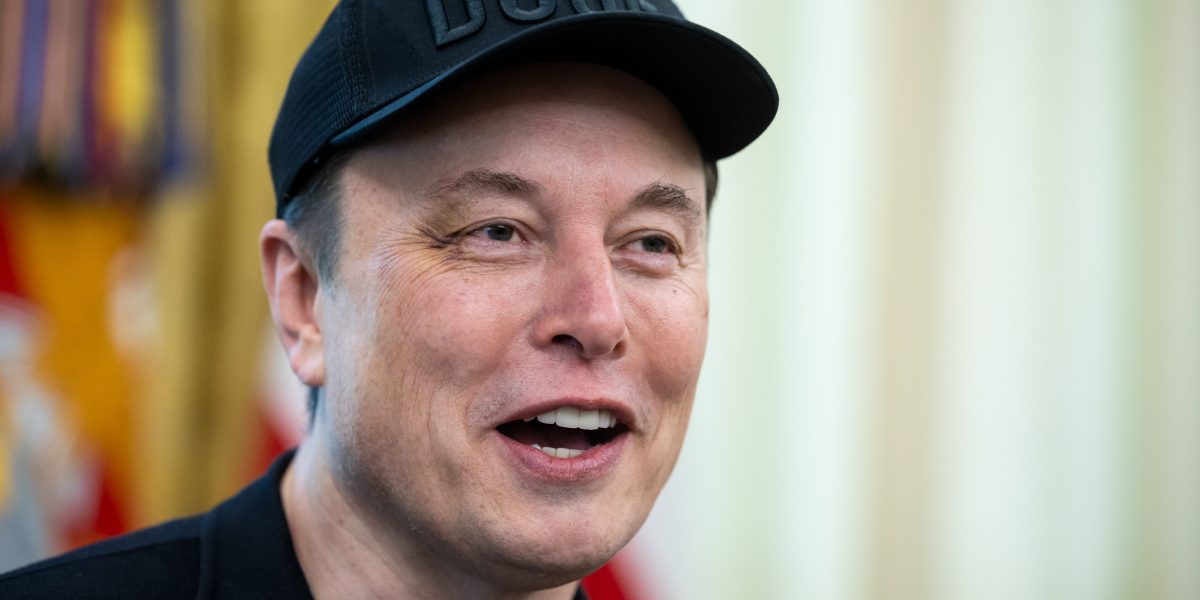 Musk pulls SpaceX’s  trillion revenue target forward a year