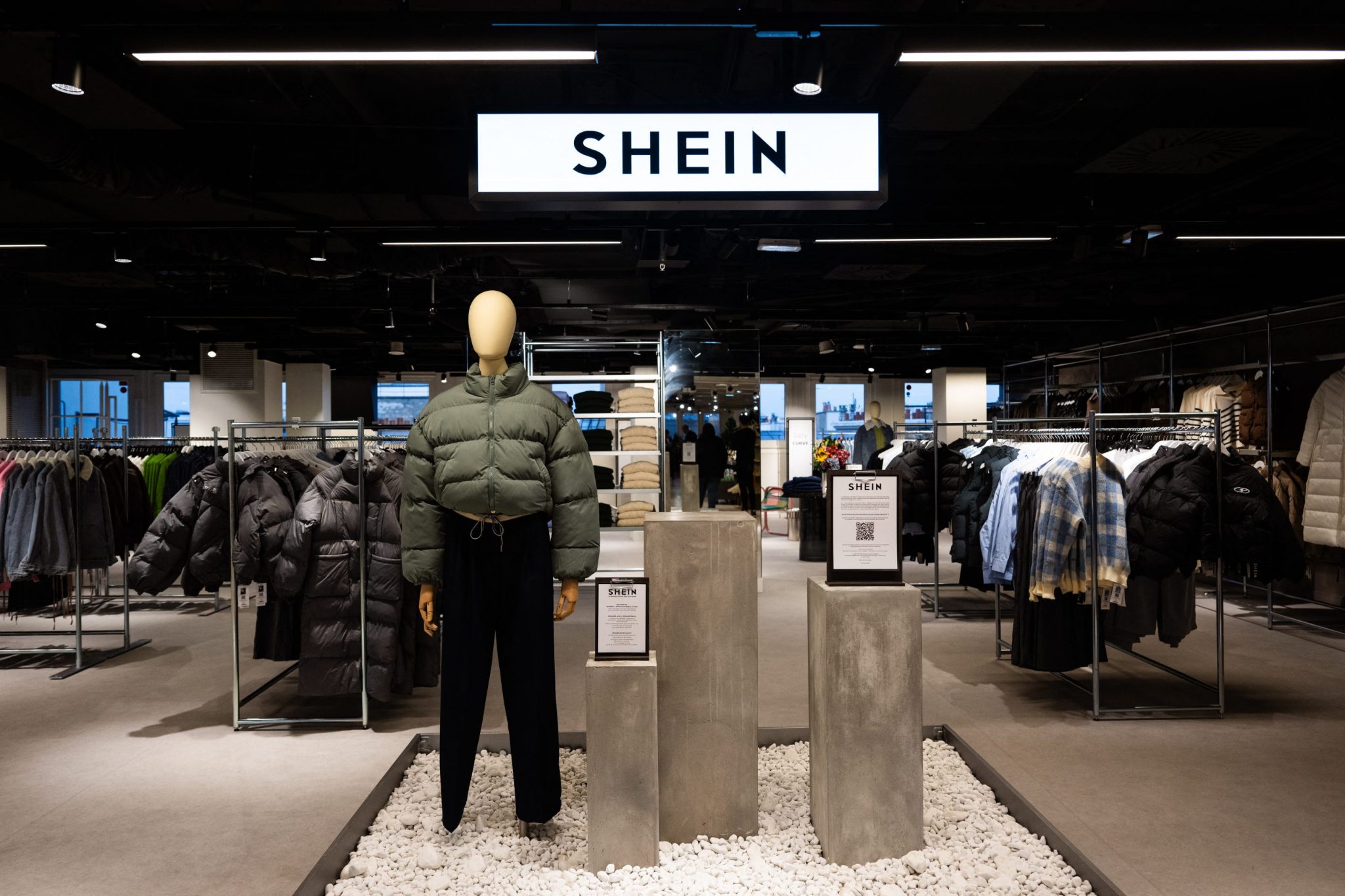 Shein CEO’s wealth slumps $15 billion after whittled-down IPO