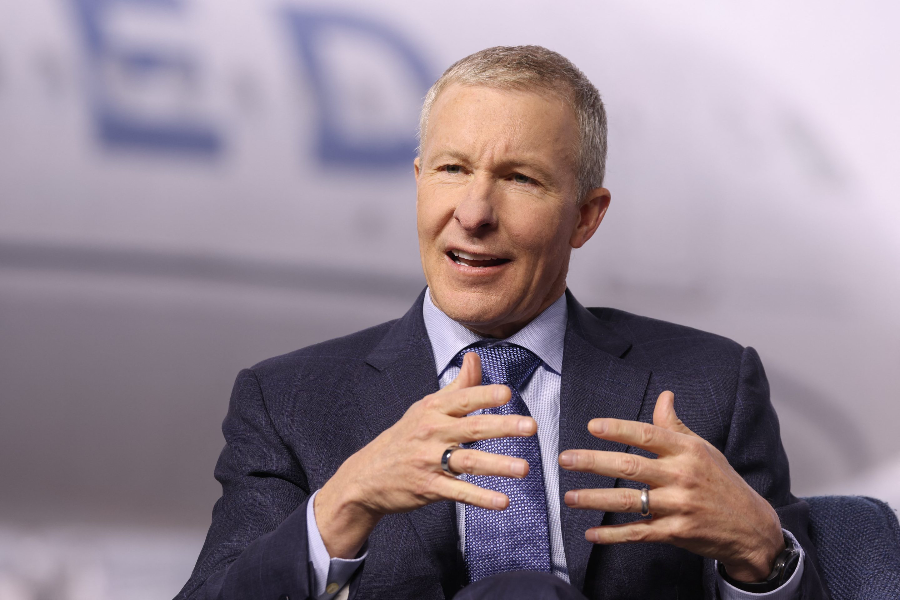 fortune.com - Preston Fore - United CEO Scott Kirby tells Gen Z interns to ditch excuses-it's a mantra he learned in Air Force training: 'Figure out how to overcome it'