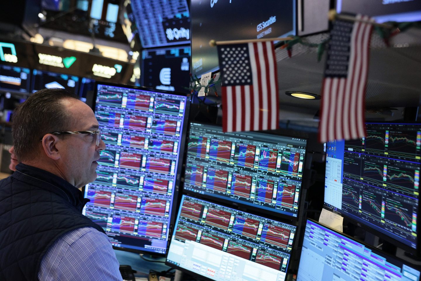 Photo of traders on floor of New York Stock Exchange