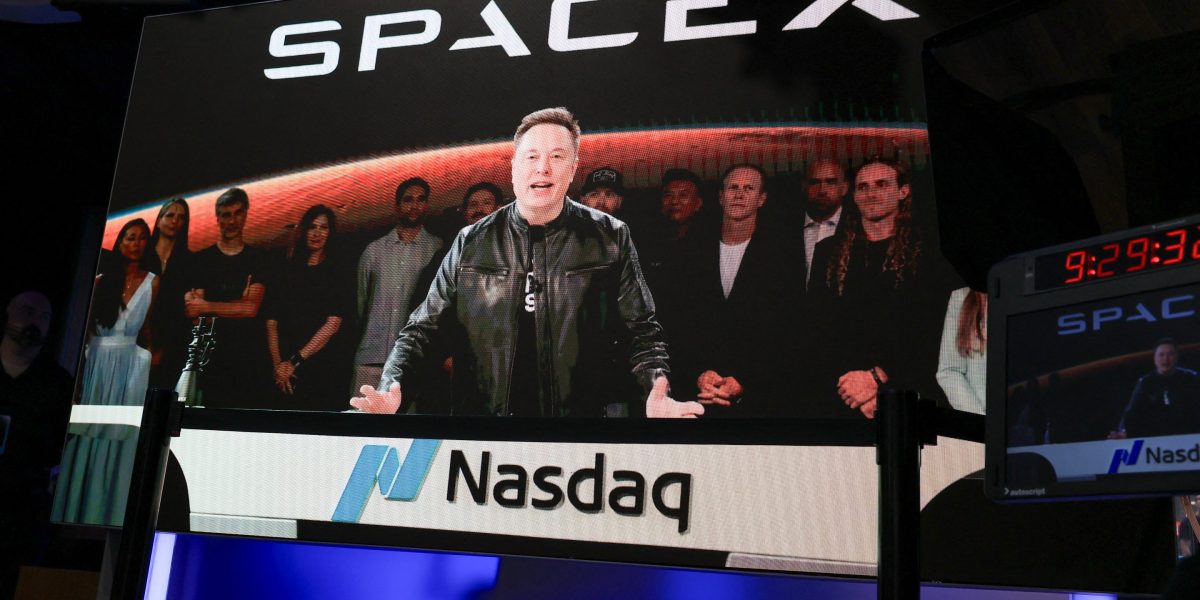 SpaceX to Deploy Robot Workforce on the Moon SpaceX to Deploy Robot Workforce on the Moon