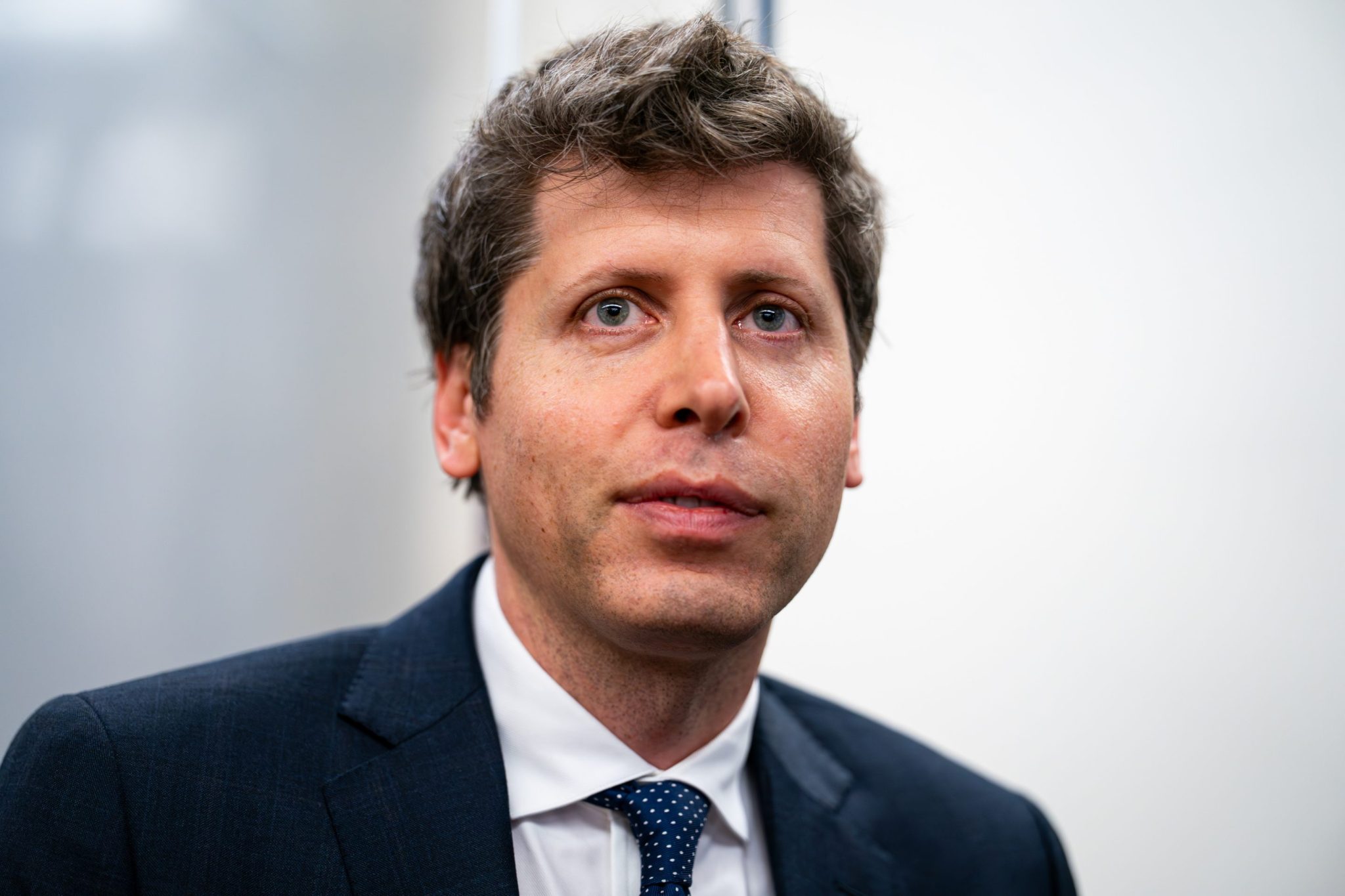 Sam Altman reveals the investing advice billionaire Peter Thiel gave him that helped him amass a $3.3 billion net worth without OpenAI equity