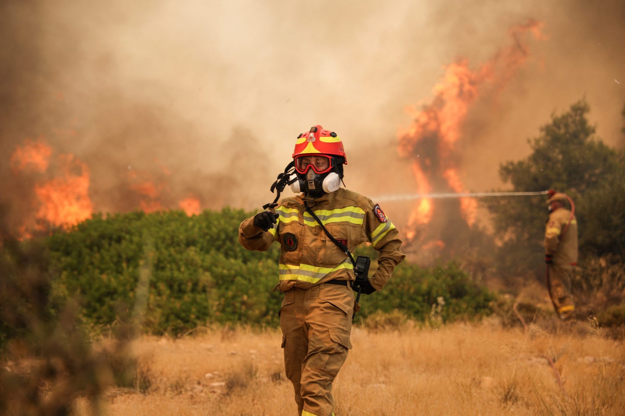 Europe’s long, hot summer leads to thousands evacuated and fire operators dead