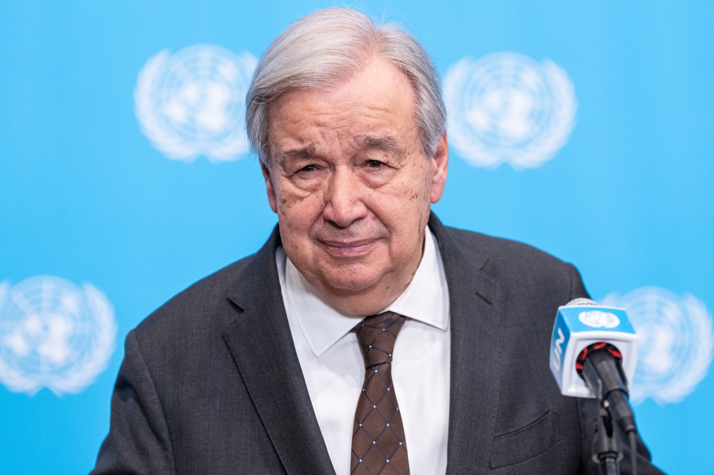 un