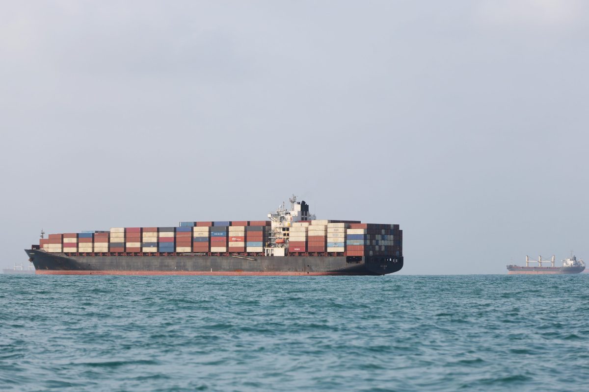 U.S. Stocks Slide as Iran Keeps Strait of Hormuz Shut