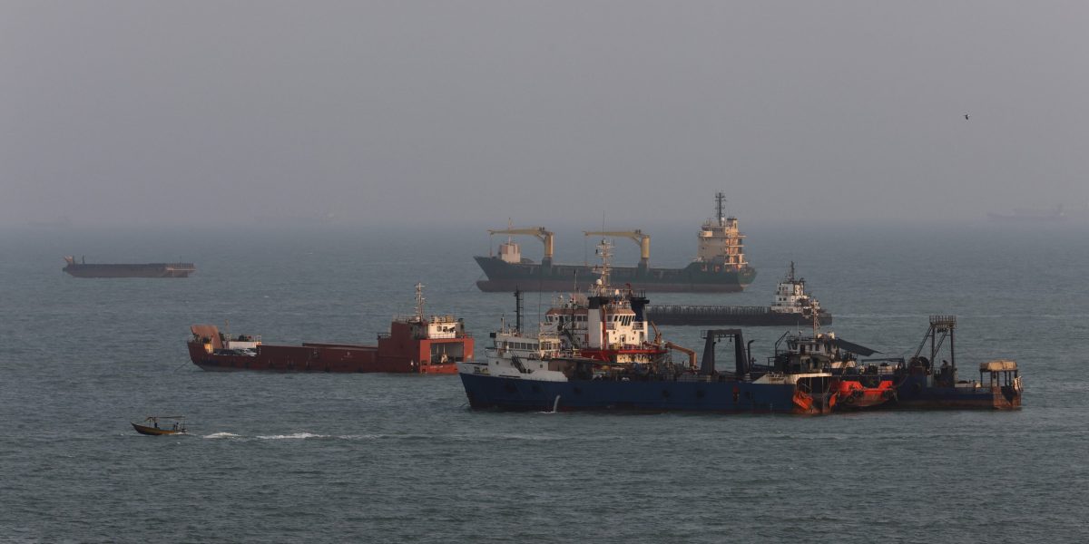 Iran, Oman home in on Hormuz Strait deal as ship attacks mount