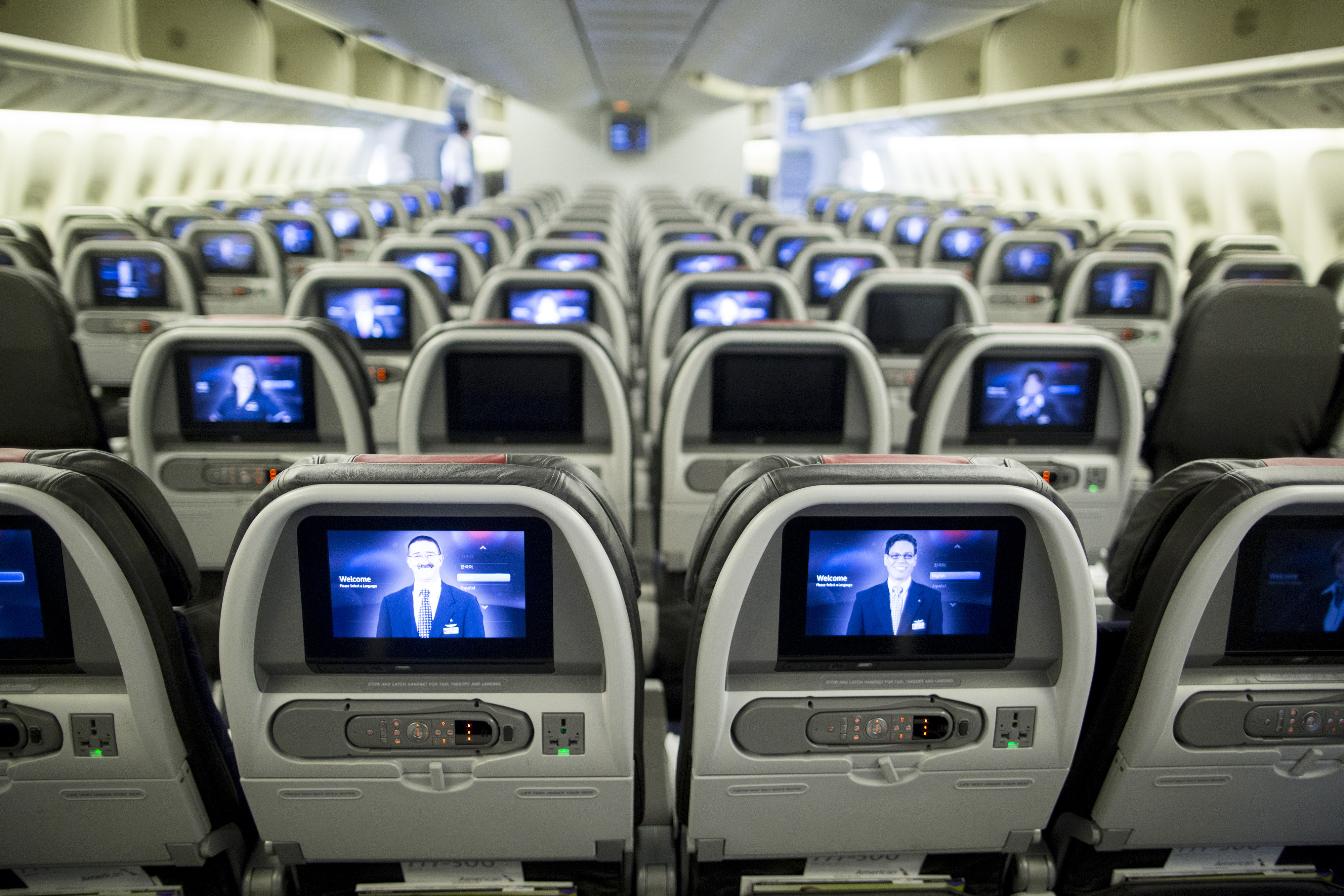 fortune.com - Sarah Glodek - American Airlines is finally bringing back seatback screens after nearly 10 years in a premium push to win back customers