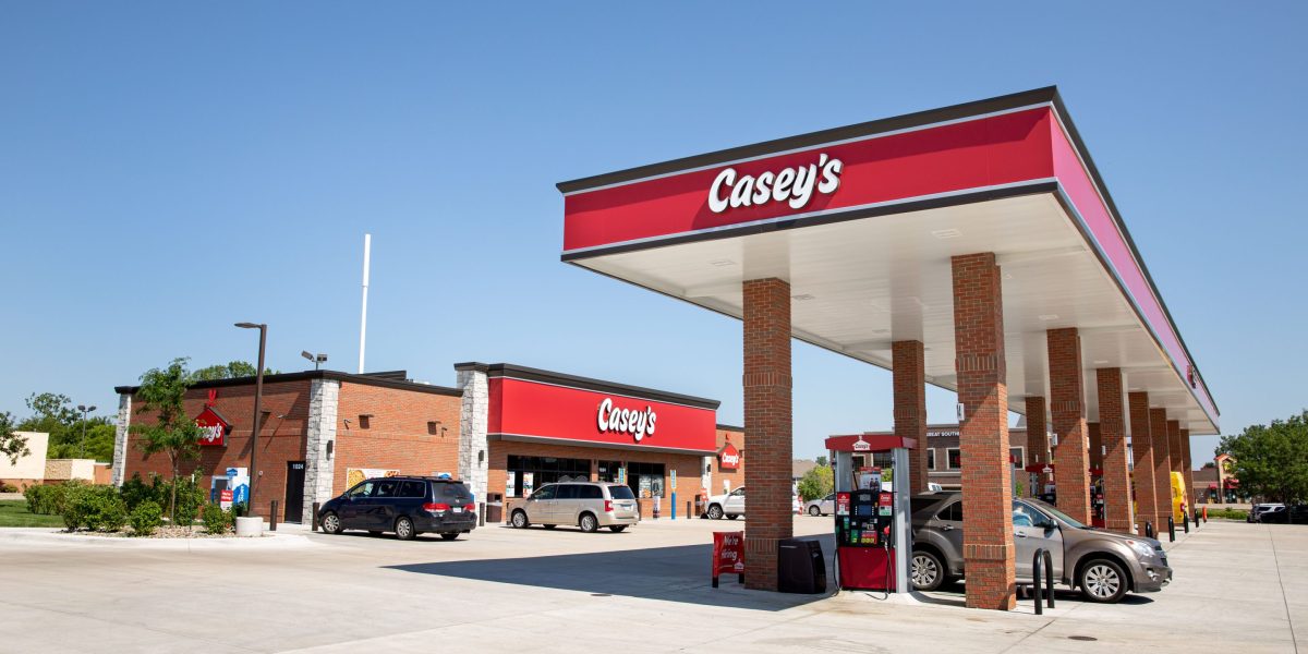 Casey’s quietly became America’s fifth-largest pizza chain. Meet the Fortune 500 gas station Gen Z can’t stop posting about Casey’s quietly became America’s fifth-largest pizza chain. Meet the Fortune 500 gas station Gen Z can’t stop posting about