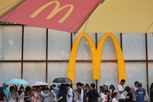 US-China Trade Divided, Fast Food Connects Nations