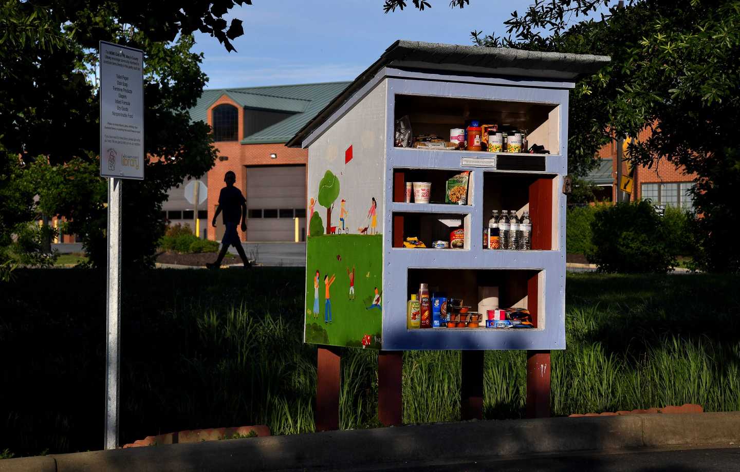 Photo of a food pantry in a library parking lot