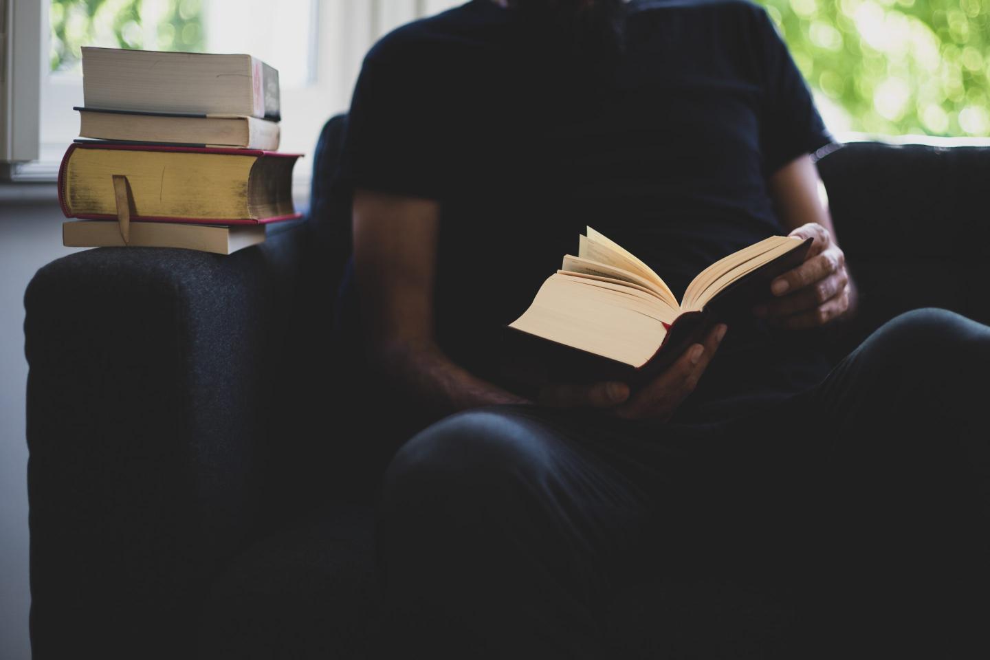 CEOs are reading fewer books because of AI—and it’s starting to worry them