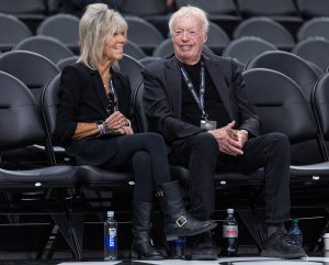 Billionaire Nike cofounder Phil Knight gives $1 billion to his alma mater: ‘This is no time to abandon’ higher education
