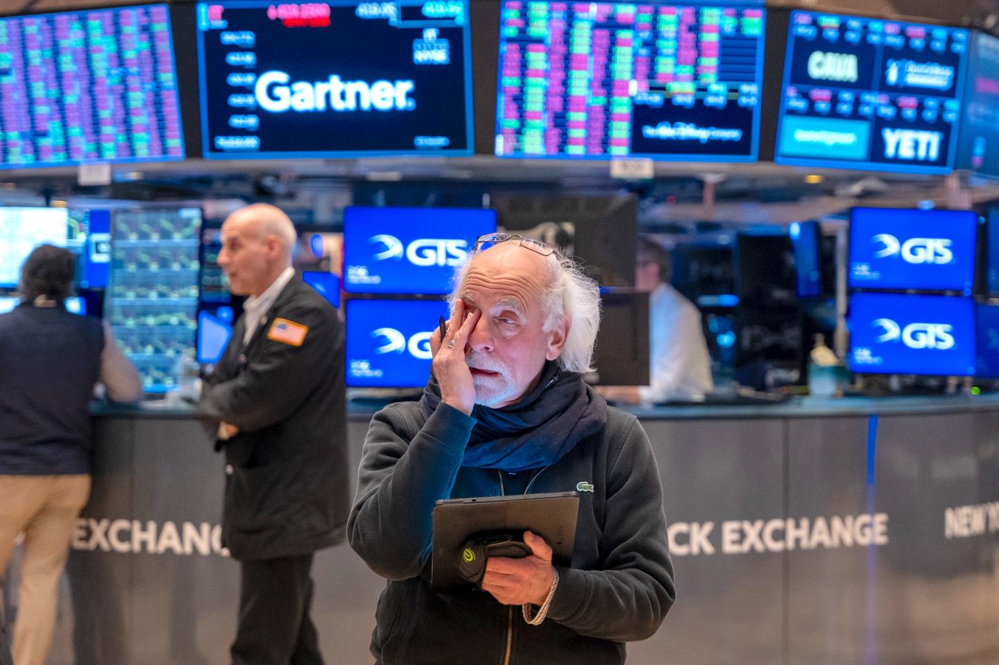 Photo: Traders on the floor of the New York Stock Exchange.