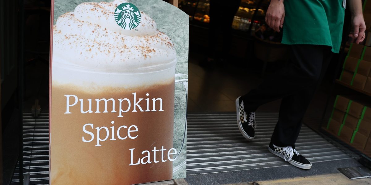 McDonald’s replaces pumpkin spice with caramel apple pie McDonald’s replaces pumpkin spice with caramel apple pie