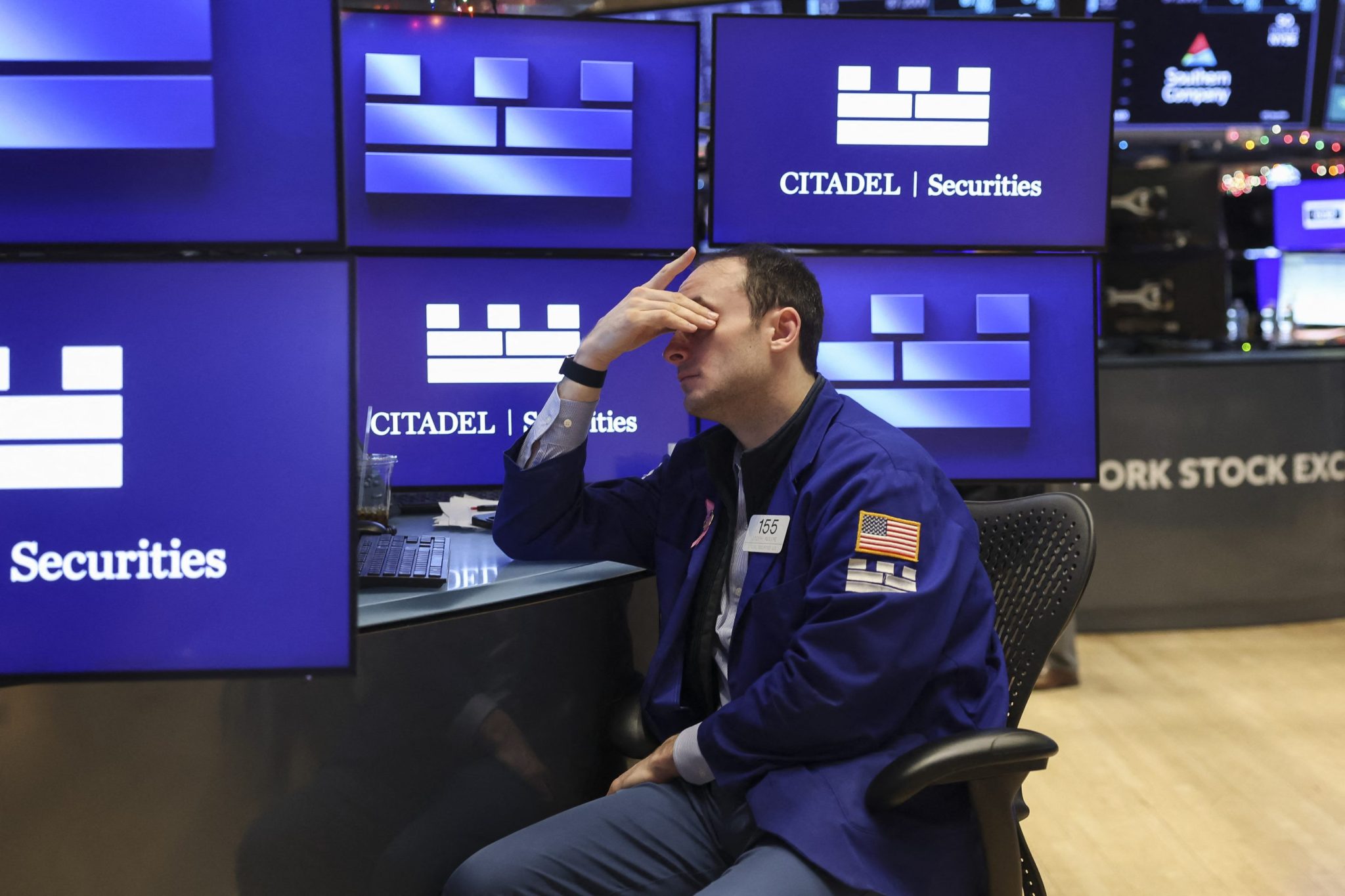 Stocks are in a late-stage bubble and poised to crash 21% next year, while Treasury yields above 5% will signal a new era of tight money, analysts say