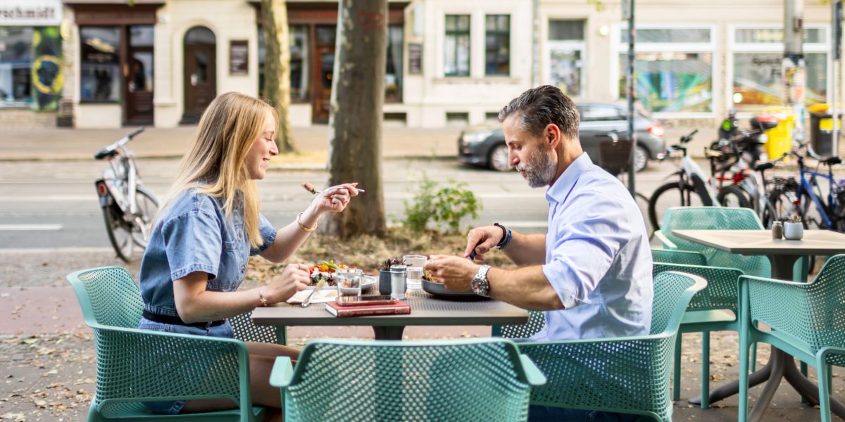Single Americans Expect Higher Earnings from Partners Single Americans Expect Higher Earnings from Partners
