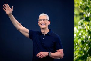 Tim Cook Shares 4 A.M. Email Ritual After 15 Years as Apple CEO
