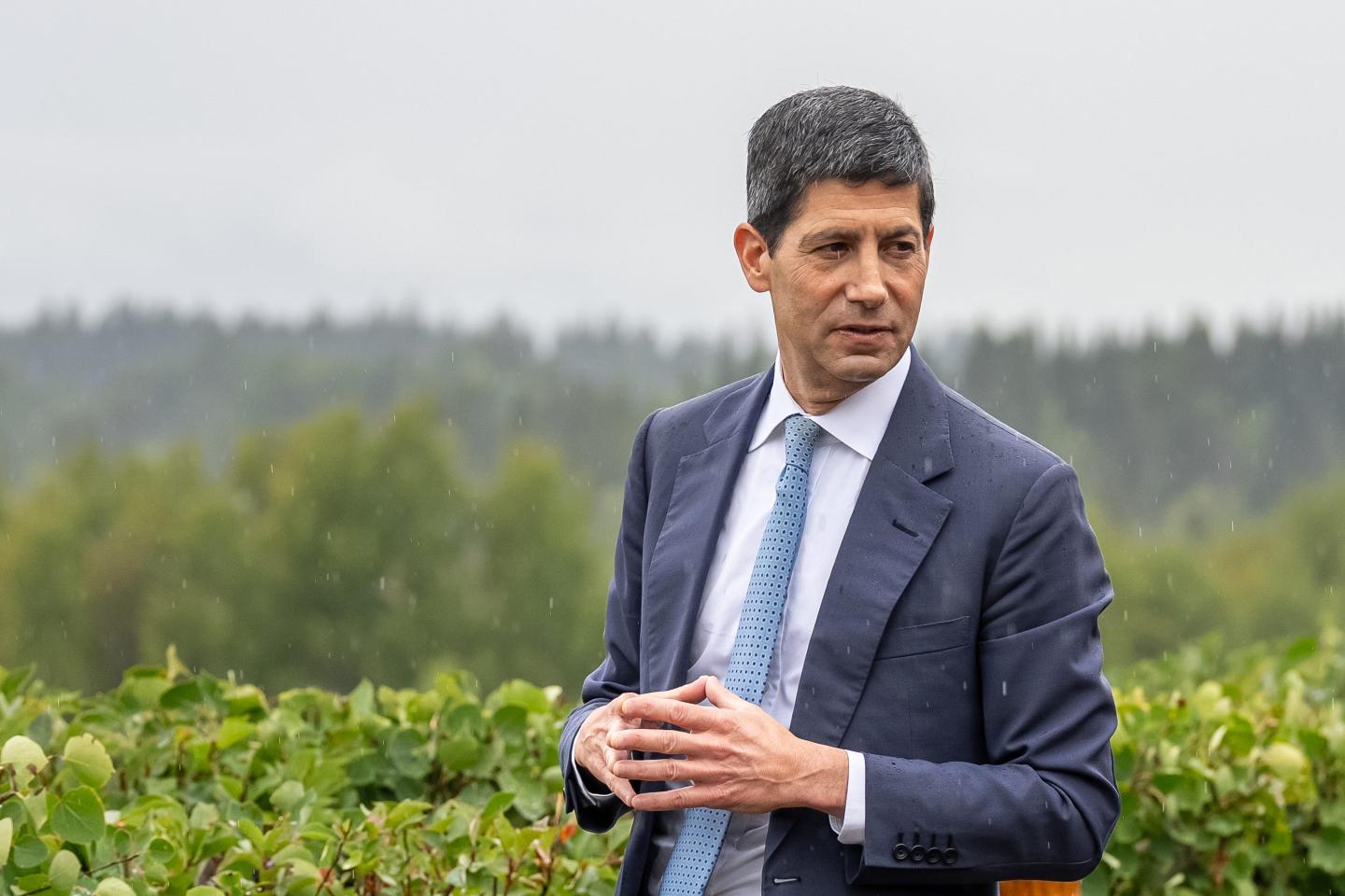 Kevin Warsh, chairman of the US Federal Reserve, walks the grounds during the Kansas City Federal Reserve's Jackson Hole Economic Policy Symposium in Moran, Wyoming, US, on Friday, Aug. 28, 2026.