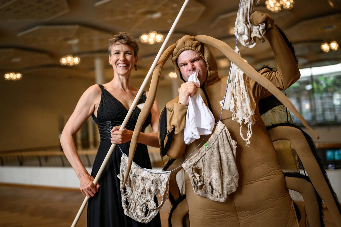 Swiss biotechnologist Pia Viviani (L) and Swiss science journalist Atlant Bieri pose ahead of the 2026 Ig Nobel Prize Ceremony in Zurich.