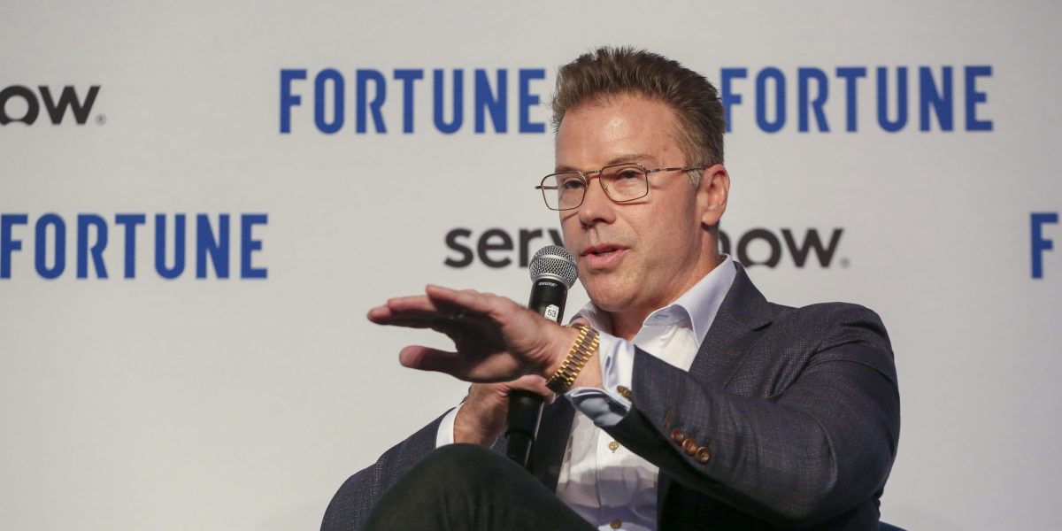 AI Agents Transforming Employee Experiences AI Agents Transforming Employee Experiences