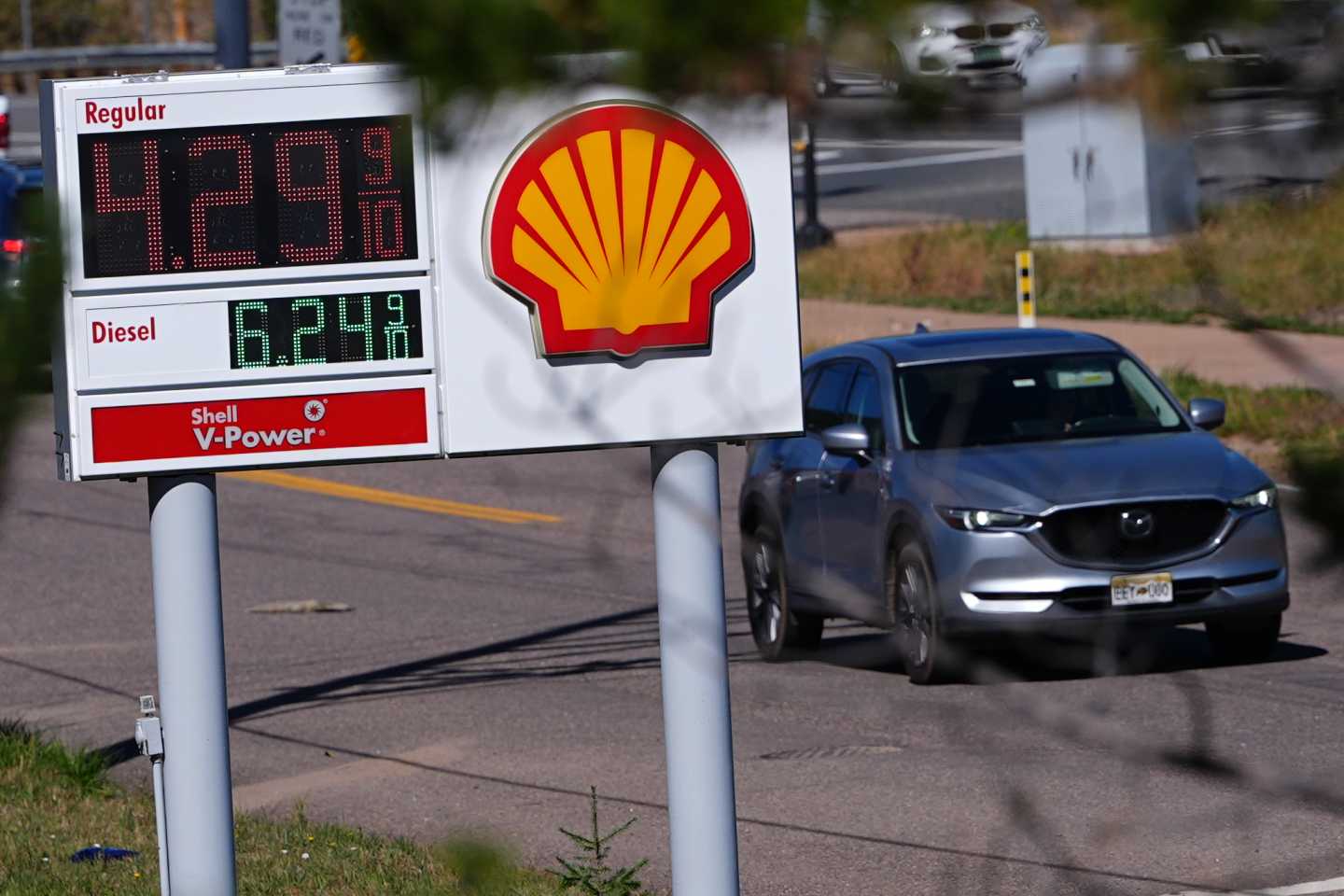 Russia’s deal to supply the U.S. with diesel is unlikely to ease pain at the pump, experts say. ‘It’s kind of shuffling deck chairs on the Titanic’