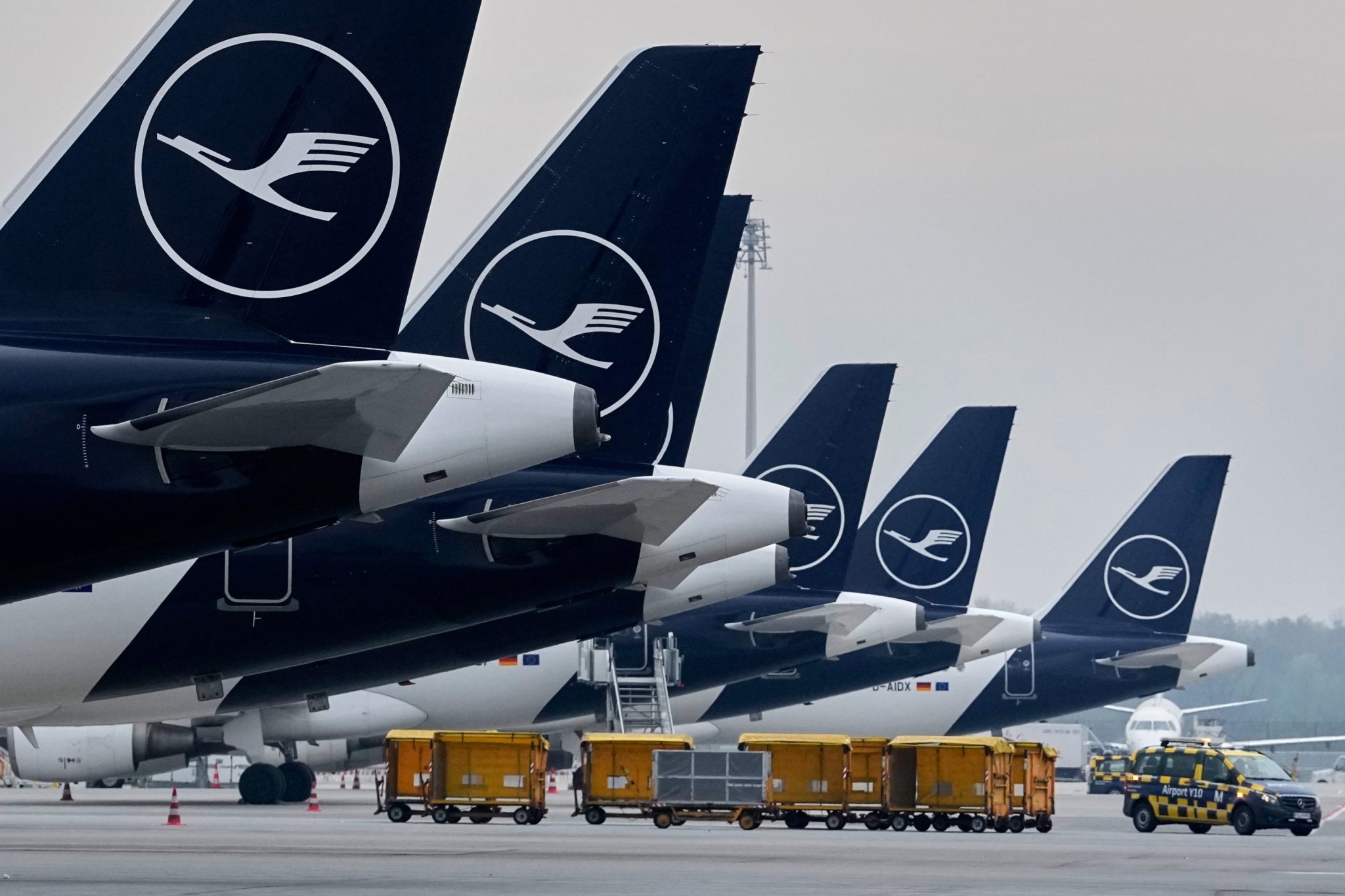 Authorities said Houthi-claimed attacks on Riyadh airport killed three Saudi citizens, as airlines suspend at least 124 flights
