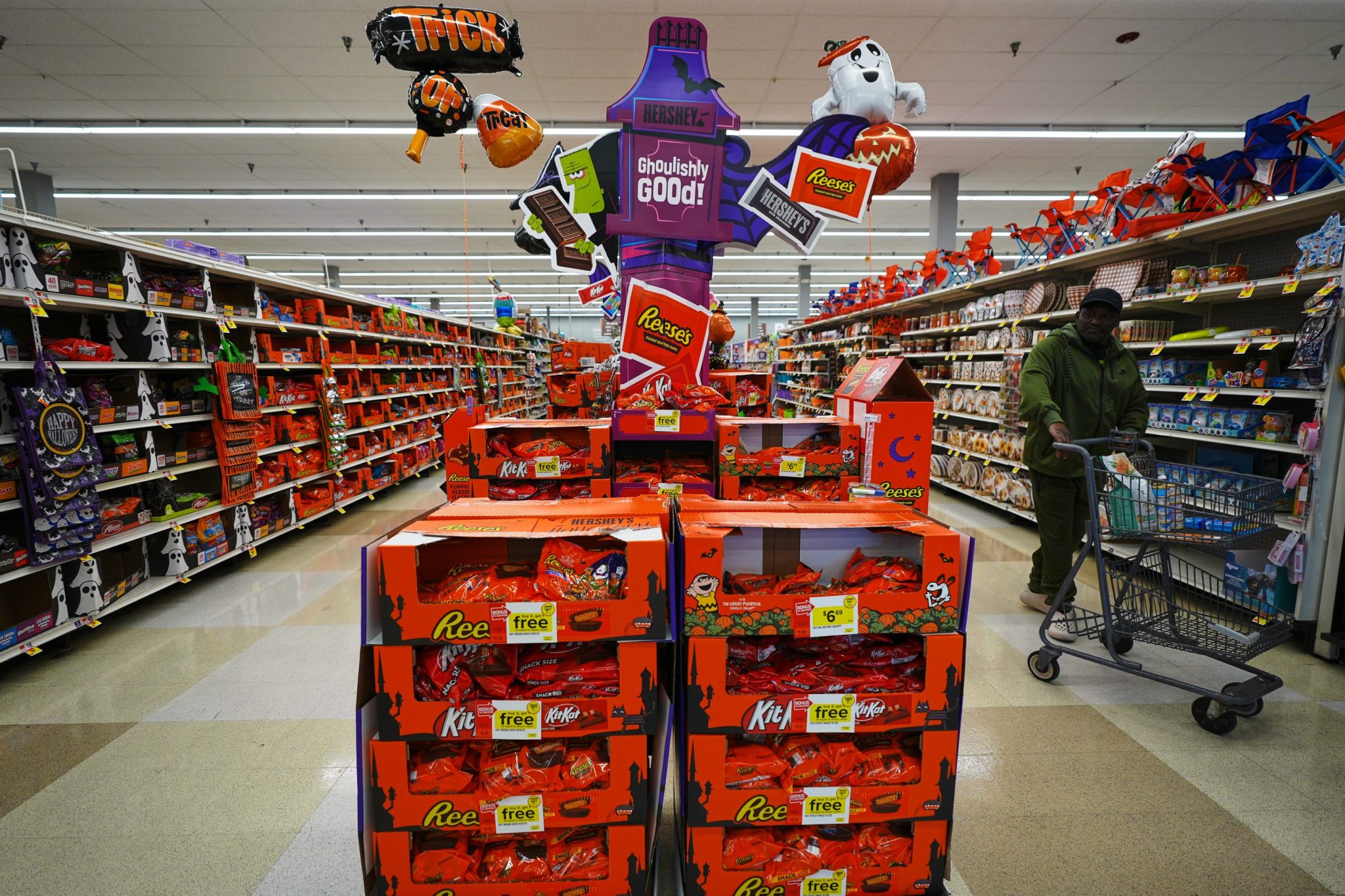 America skimps on Halloween as high fuel prices force shoppers to buy small bags of candy and abandon large sizes